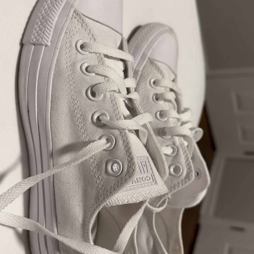White converse size 7